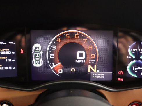 Used 2017 McLaren 570S RWD image 5