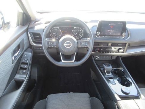 Used 2023 Nissan Rogue SV image 15