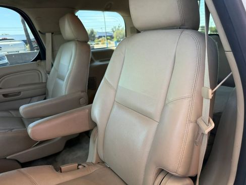 Used 2014 Cadillac Escalade Luxury AWD/4WD image 45