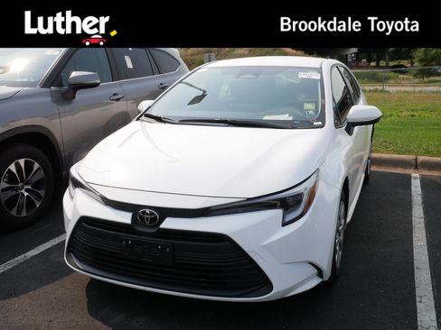 Used 2026 Toyota Corolla LE FWD image 1