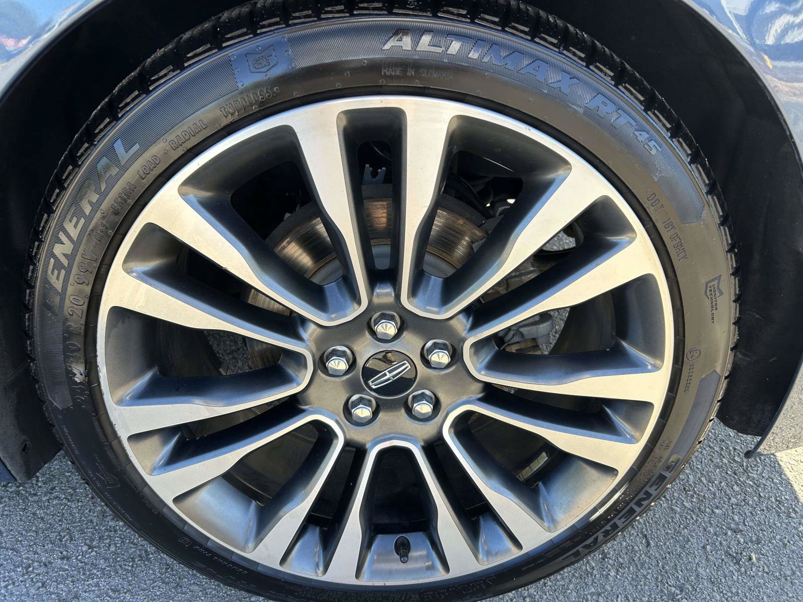Used 2020 Lincoln Continental Reserve w/ Luxury Package FWD image 13