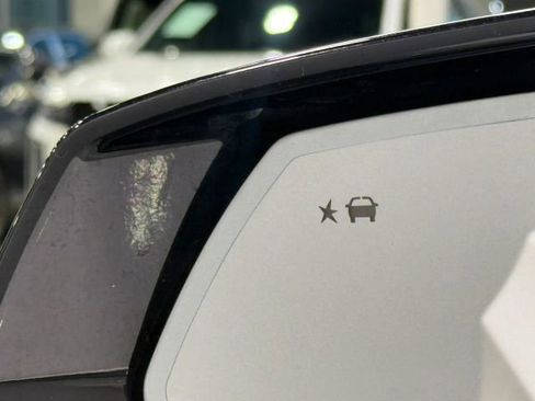 Used 2021 GMC Yukon SLT w/ SLT Premium Package image 11