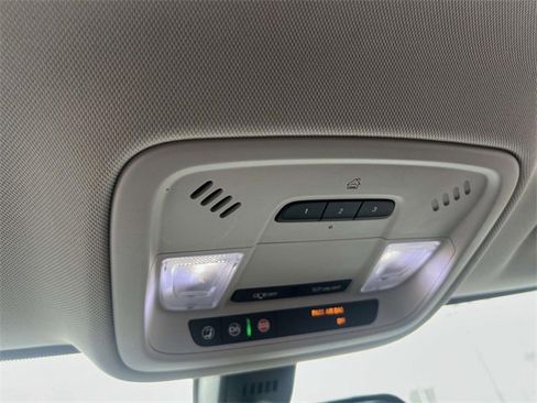 Used 2019 Chevrolet Traverse LT image 33