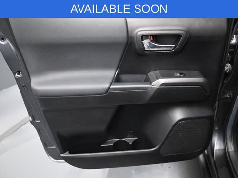 Used 2022 Toyota Tacoma TRD Sport w/ TRD Premium Sport Package AWD/4WD image 29