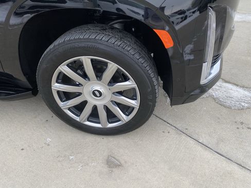 Used 2024 Cadillac Escalade Premium Luxury Platinum image 4