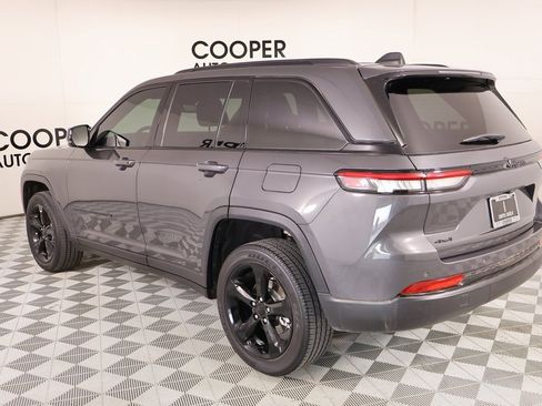 Used 2023 Jeep Grand Cherokee Altitude image 22