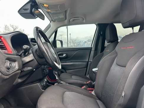 Used 2018 Jeep Renegade Trailhawk w/ Cold Weather Group II image 27