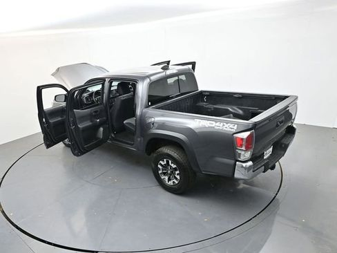 Used 2022 Toyota Tacoma TRD Off-Road AWD/4WD image 38