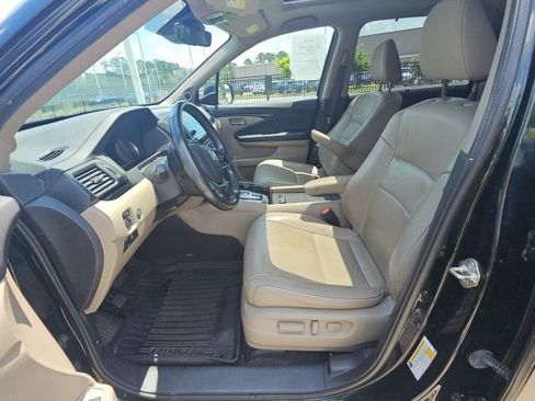 Used 2019 Honda Pilot Touring image 12