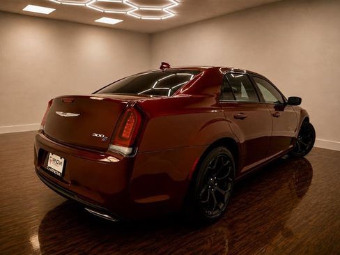 Used 2019 Chrysler 300 S RWD image 7