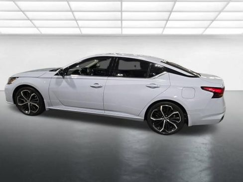 Used 2024 Nissan Altima 2.5 SR w/ SR Premium Package FWD image 8