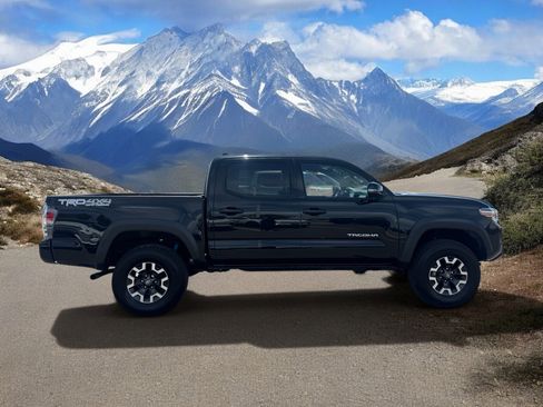 Used 2021 Toyota Tacoma TRD Off-Road w/ Technology Package AWD/4WD image 6