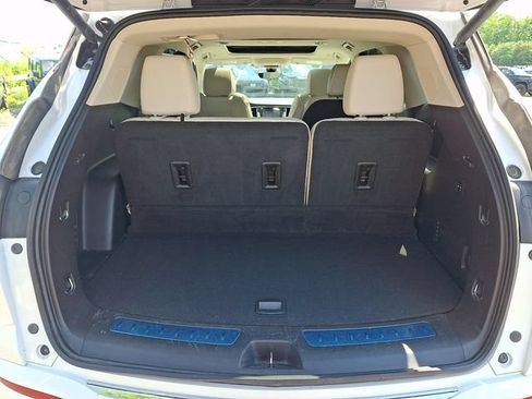 Used 2024 Buick Enclave Avenir w/ Avenir Technology Package AWD/4WD image 31