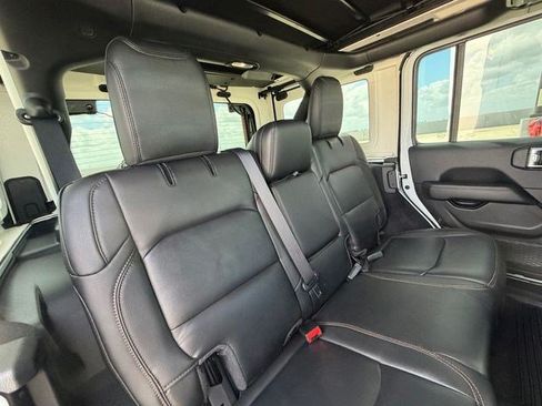 Used 2022 Jeep Wrangler Unlimited Rubicon w/ Xtreme Recon 35" Tire Package AWD/4WD image 17