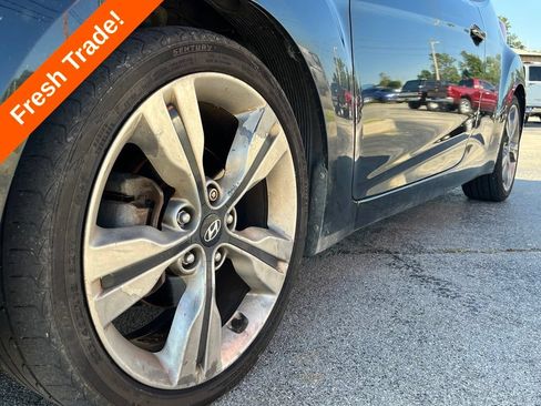 Used 2016 Hyundai Veloster w/ Option Group 02 FWD image 12