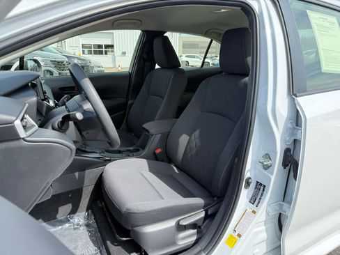Used 2025 Toyota Corolla LE w/ LE Premium Package FWD image 18