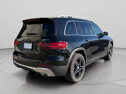 Used 2026 Mercedes-Benz GLB 250 4MATIC image 5