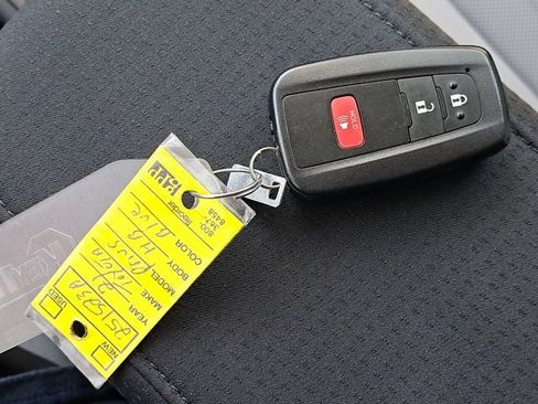 Used 2021 Toyota Prius L Eco image 29