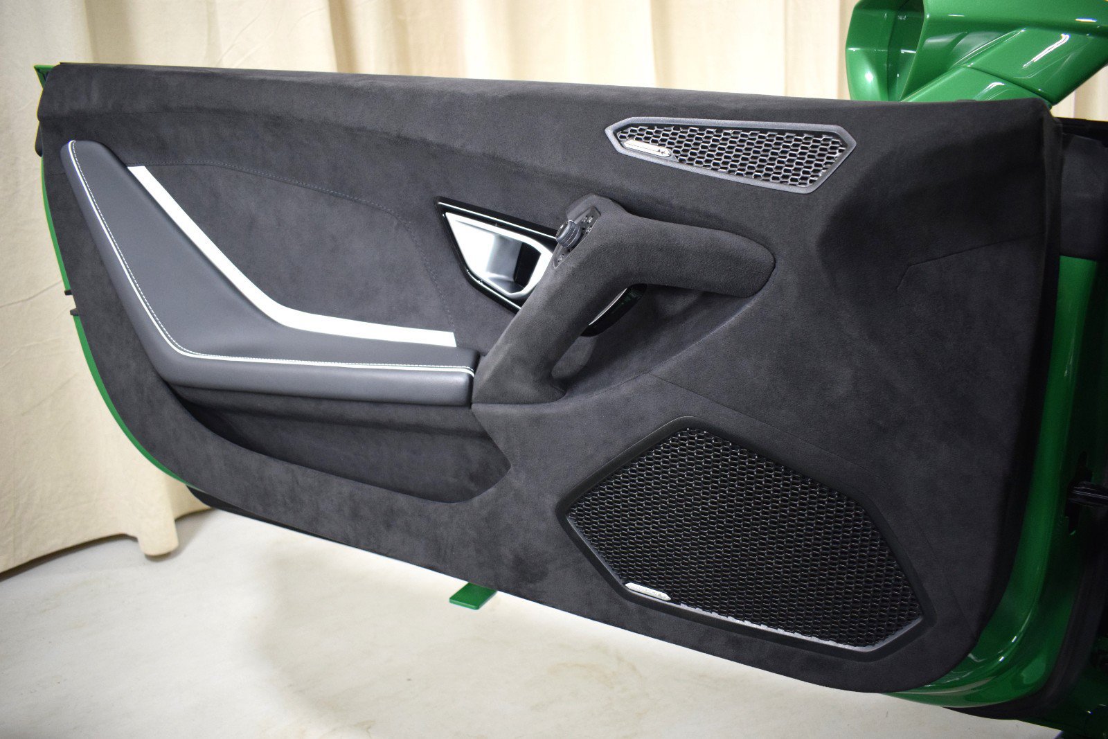 Used 2023 Lamborghini Huracan Tecnica RWD image 33