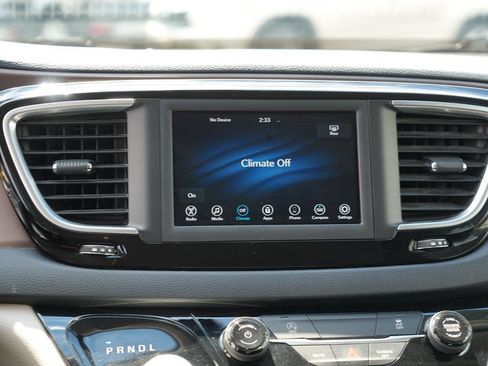 Used 2021 Chrysler Voyager LX FWD image 21