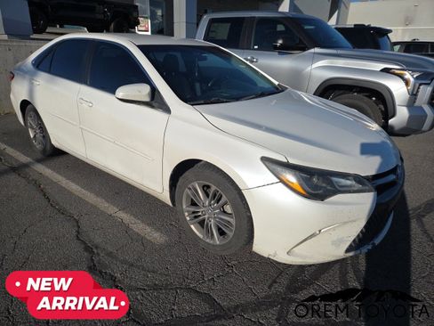 Used 2015 Toyota Camry SE FWD image 1