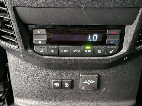 Used 2025 Toyota Sequoia Platinum AWD/4WD image 24