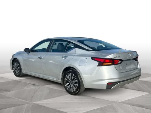 Used 2024 Nissan Altima 2.5 SV FWD image 6