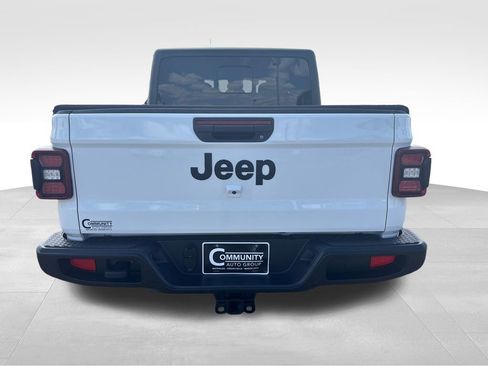 Used 2024 Jeep Gladiator Sport AWD/4WD image 5