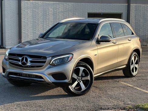 Used 2019 Mercedes-Benz GLC 350e 4MATIC image 2