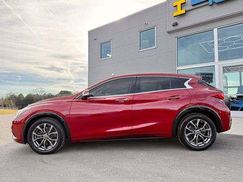 Used 2017 INFINITI QX30 image 11