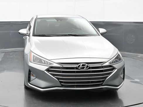 Used 2020 Hyundai Elantra SE image 3
