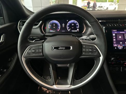 Used 2025 Jeep Grand Cherokee L Altitude RWD image 19