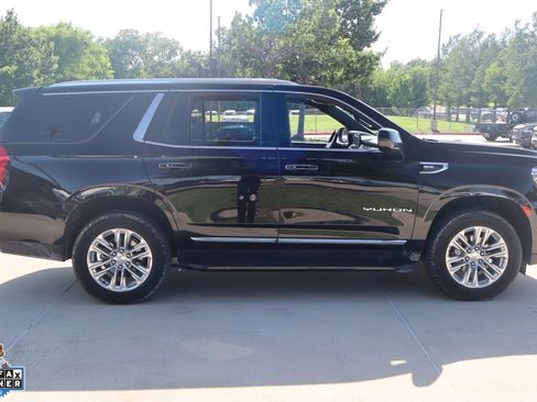 Used 2024 GMC Yukon SLT RWD image 3