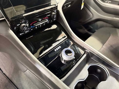 New 2025 Jeep Grand Cherokee L Laredo image 25