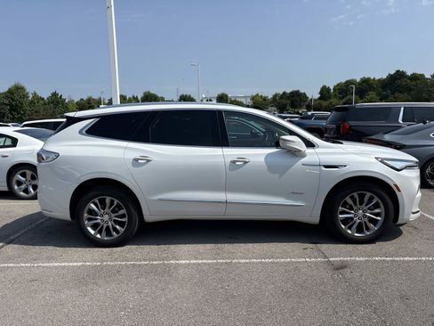 Used 2022 Buick Enclave Avenir w/ Avenir Technology Package AWD/4WD image 8