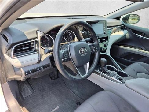 Used 2022 Toyota Camry LE FWD image 9