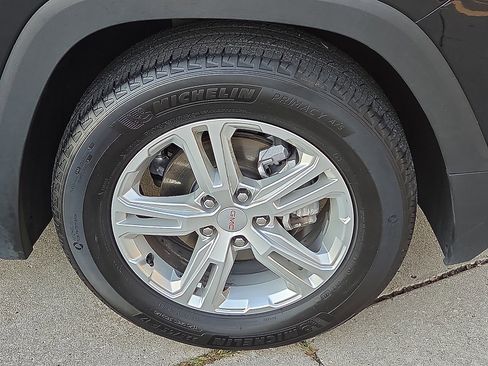 Used 2024 GMC Terrain SLE image 7