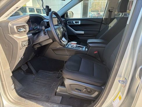 Used 2024 Ford Explorer XLT image 21