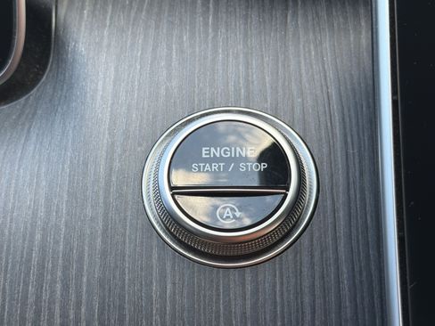 Used 2025 Mercedes-Benz C 300 Sedan image 8