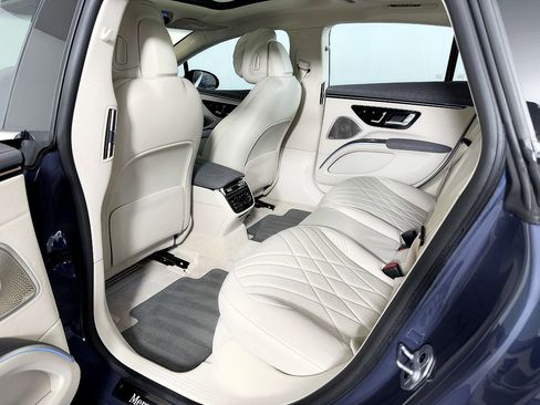 Used 2022 Mercedes-Benz EQS 580 4MATIC Sedan image 34