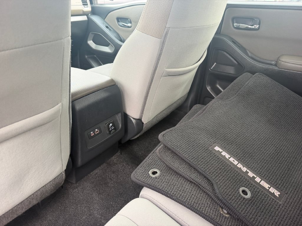Used 2022 Nissan Frontier SV AWD/4WD image 17