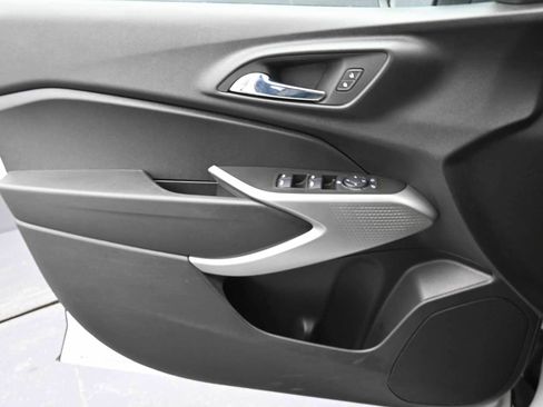 Used 2024 Chevrolet Trax RS image 11