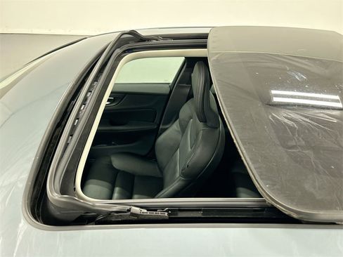 Used 2024 Volvo S60 B5 Plus image 20