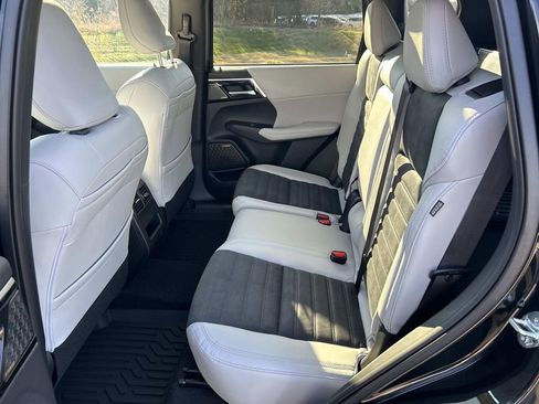 New 2026 Mitsubishi Outlander SE FWD image 19