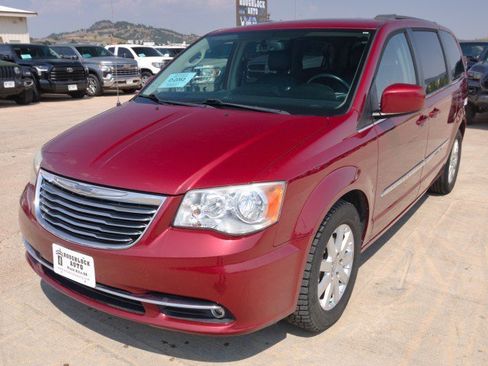 Used 2013 Chrysler Town & Country Touring FWD image 2