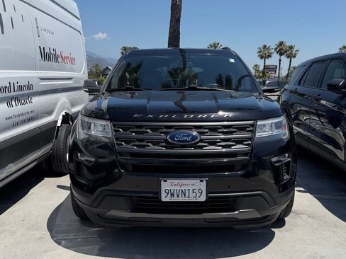 Used 2018 Ford Explorer XLT FWD image 2