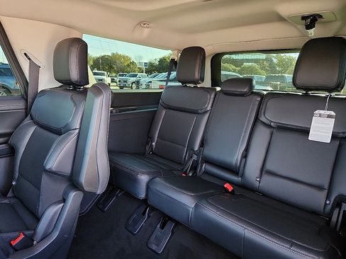 New 2025 Ford Expedition Max Platinum w/ Driver's Package image 5