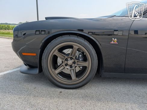 Used 2016 Dodge Challenger R/T Scat Pack w/ Leather Interior Group image 26