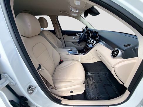 Used 2022 Mercedes-Benz GLC 300 w/ Premium Package Lite image 29