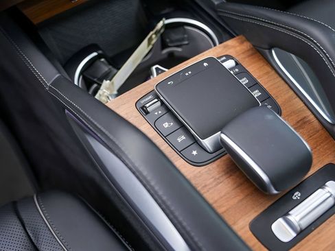 Used 2024 Mercedes-Benz GLS 580 4MATIC image 19